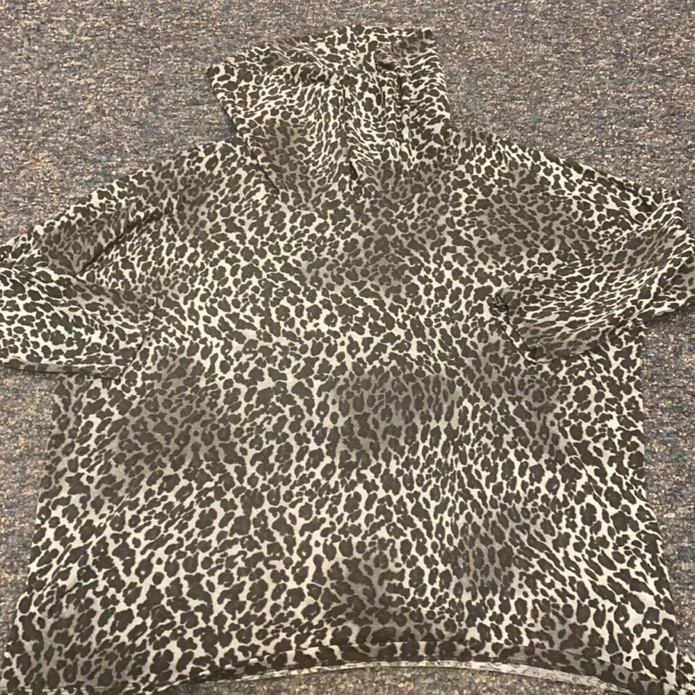 Leopard Print Turtleneck top sz. XL